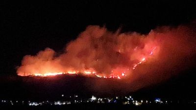 Un incendio en la Marina Alta en Alicante obliga a desalojar decenas de viviendas