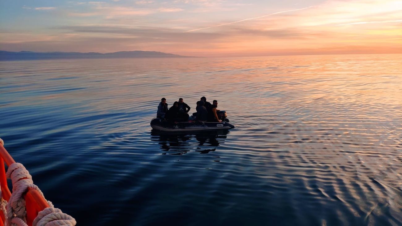 Embarcación rescatada en aguas de Motril, en Granada.