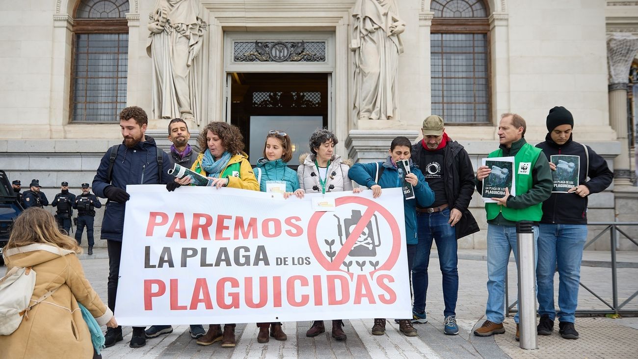 They demand that the European Commission not extend the use of the pesticide glyphosate
