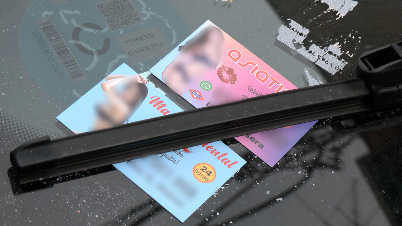 Flyers sexuales por doquier en Usera