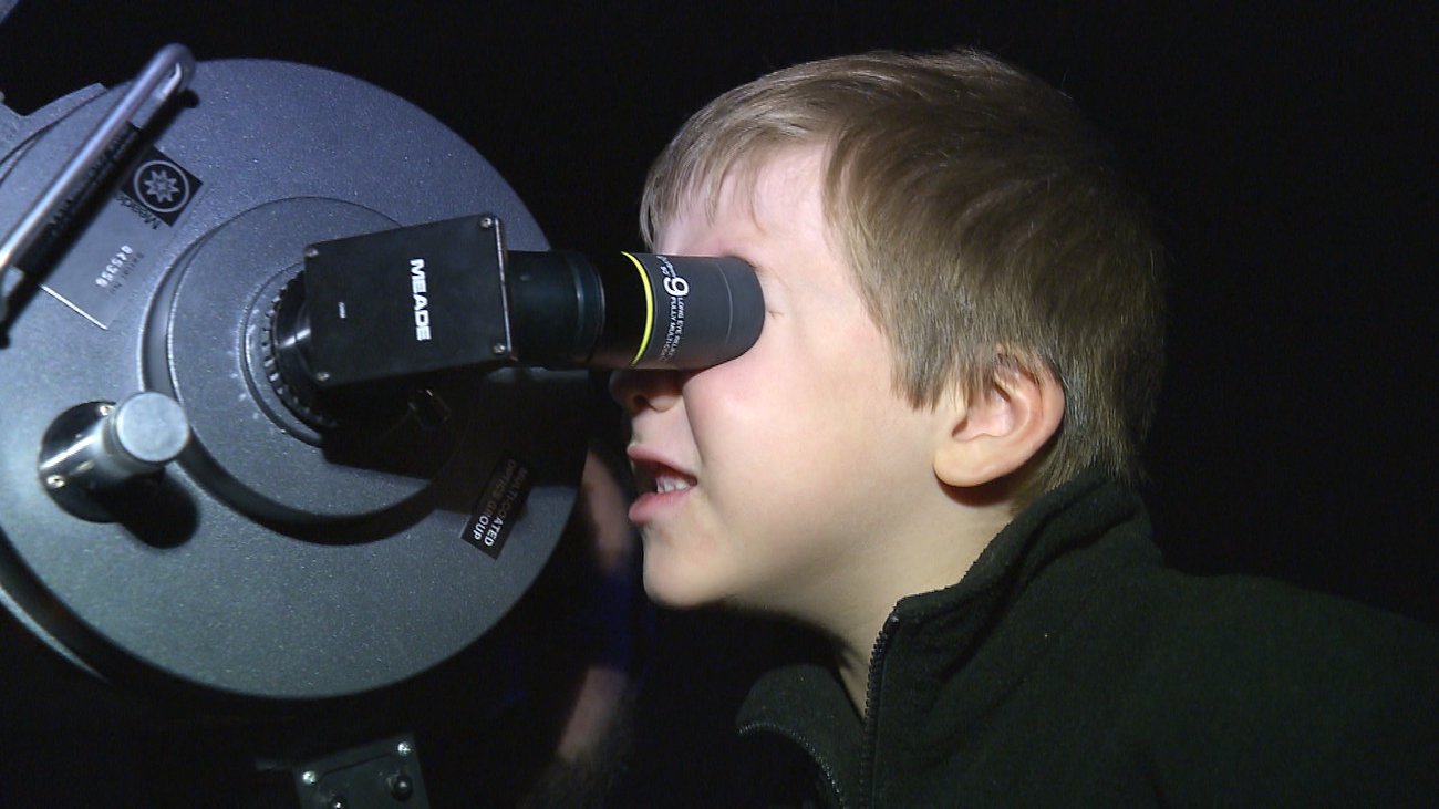 Observación con telescopios por la I Semana de la Ciencia en Puente de Vallecas