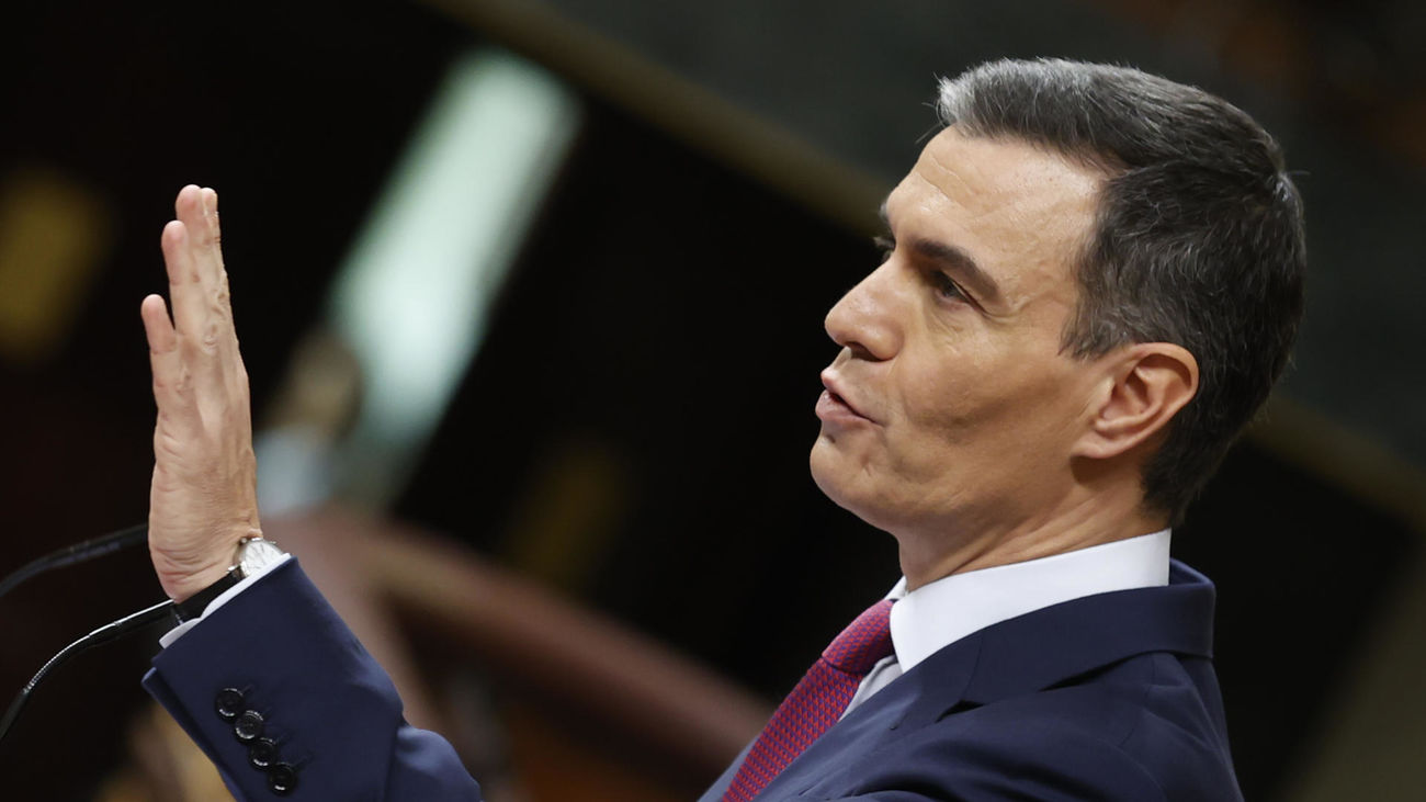 Sánchez anuncia su Ejecutivo que "conjuga renovación con permanencia y juventud con experiencia"