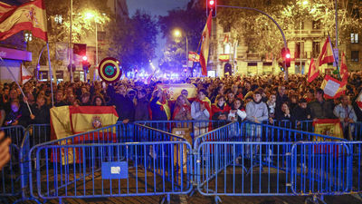 7 detenidos y 7 heridos en el decimocuarto día de protestas en Ferraz contra el PSOE