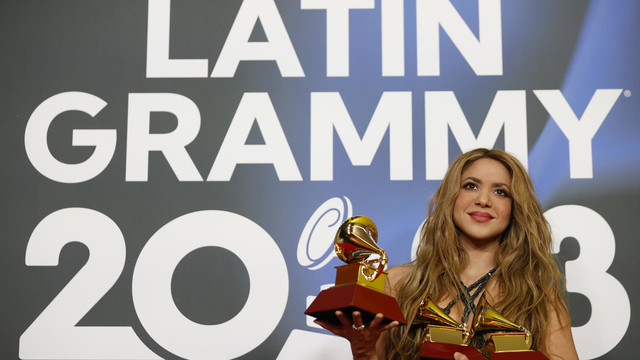Los Latin Grammy más españoles coronan a Lafourcade, Shakira, Karol G, Bizarrap y Barrera