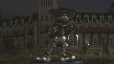 ¿Qué hace un Mickey Mouse gigante en la Plaza de España?