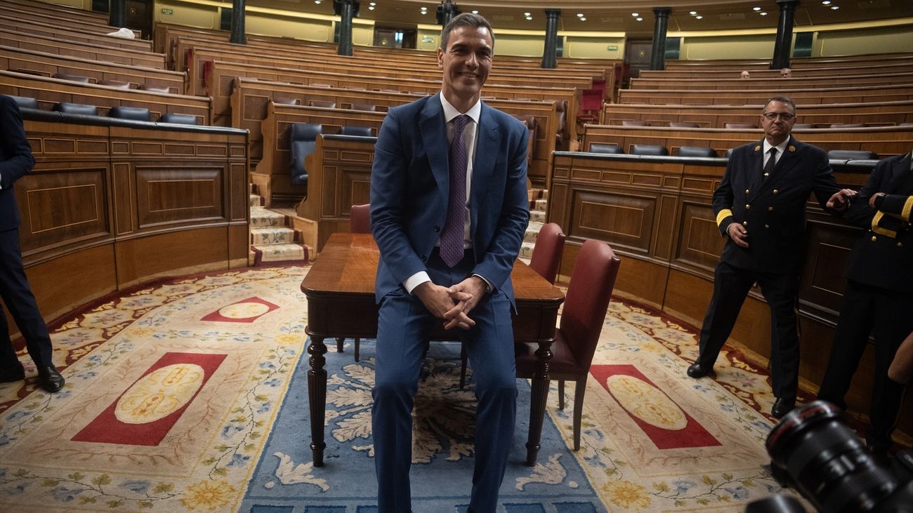 Pedro Sánchez posando en el Congreso de los Diputados tras la investidura