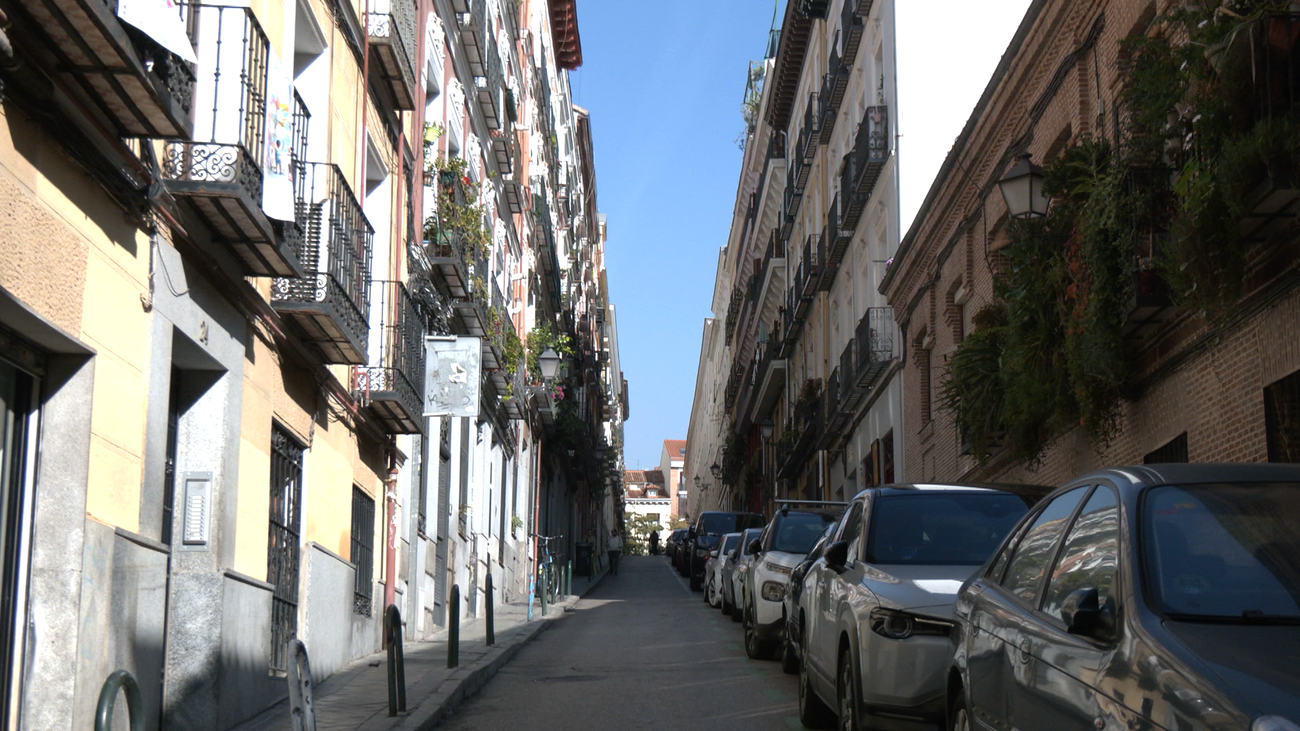 Los vecinos de Lavapiés se concentran contra los narcopisos y la degradación del barrio