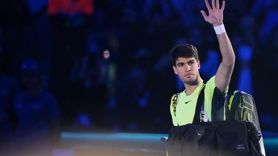 Djokovic supera a Alcaraz y defenderá la corona de 'Maestro' ante Sinner