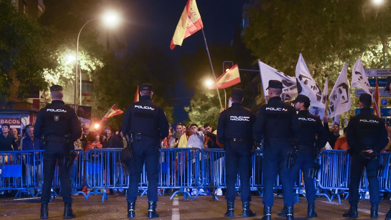 La Policía incauta a un militar una pistola en un filtro de la protesta en Ferraz del sábado
