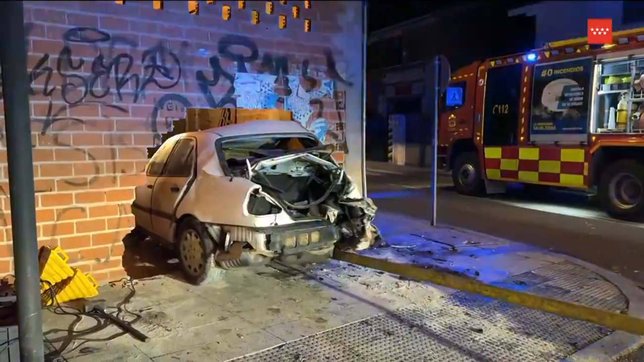 Detenido un conductor ebrio por chocar contra un vehículo aparcado y empotrarle dentro un local en Valdemoro