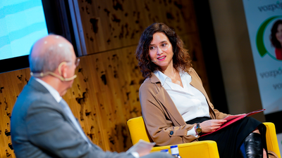 Ayuso condena que Sánchez "está consumando un cambio de régimen por la puerta de atrás"