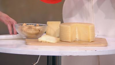 ¿Por qué algunos quesos tienen manchas blancas?
