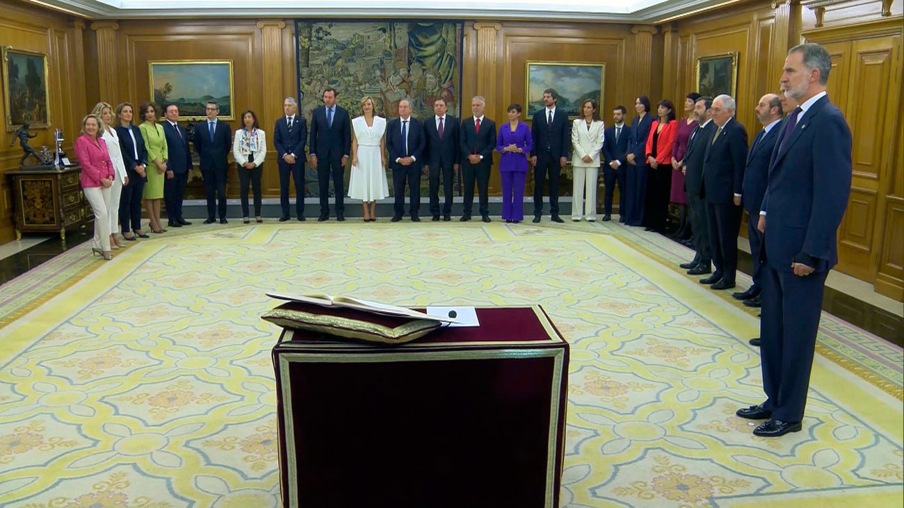 Los 22 ministros del nuevo Gobierno prometen sus cargos ante el rey en la Zarzuela