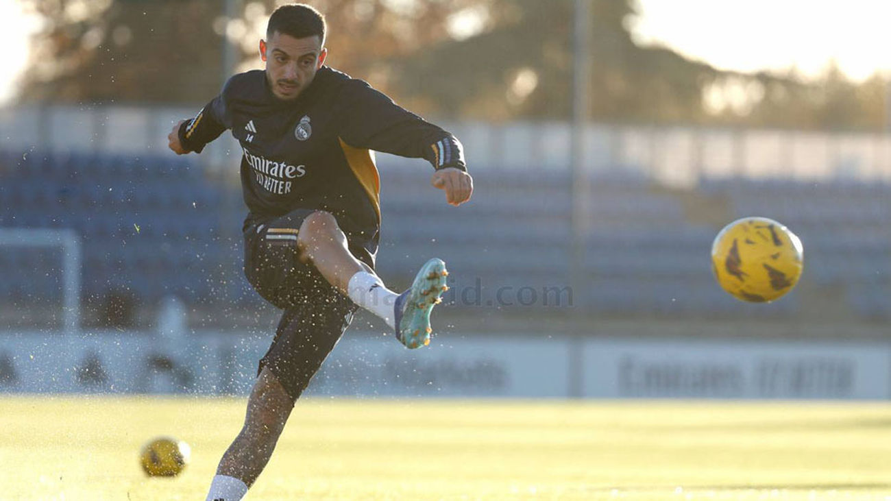 Joselu adelanta su vuelta en el primer entrenamiento de la semana