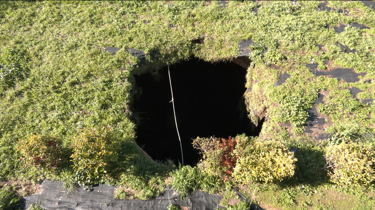 Inquietud por un socavón que se agranda en Aranjuez