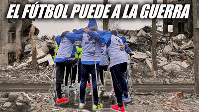 Soldados ucranianos amputados juegan al fútbol