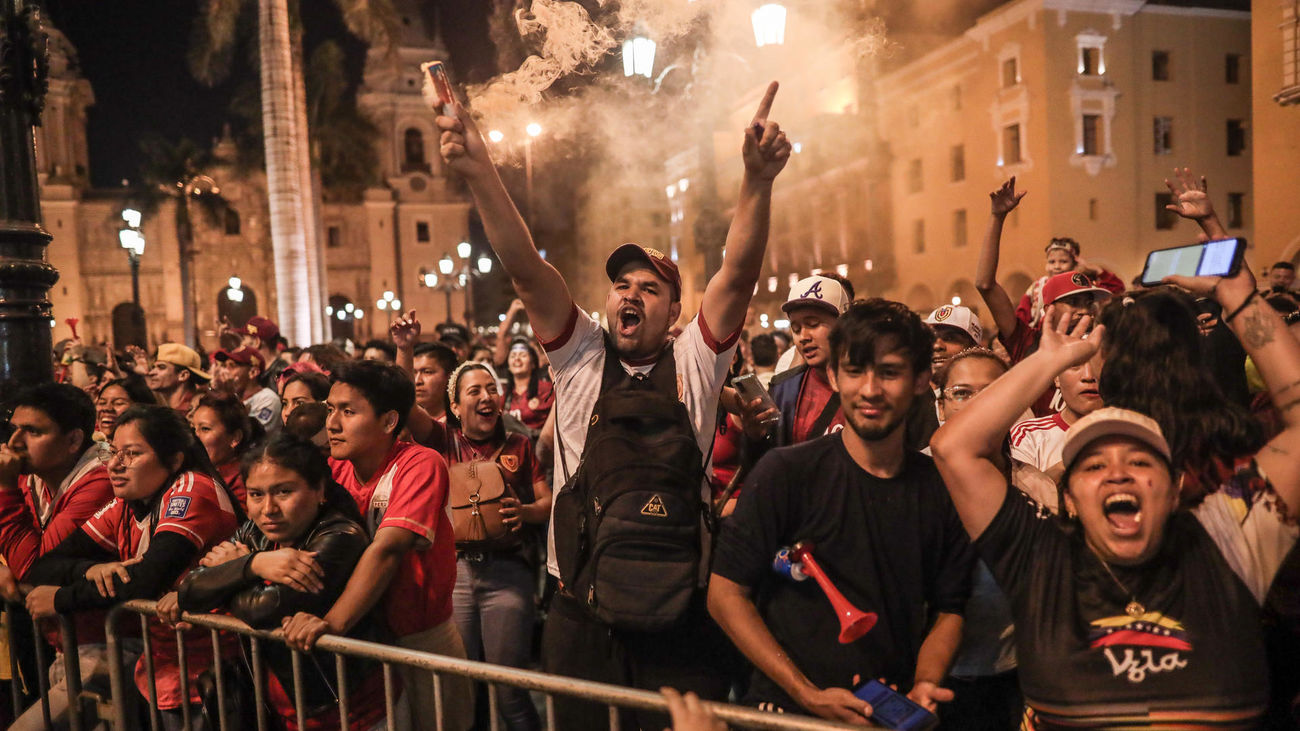 Polémica y críticas por el control migratorio a venezolanos en el Perú - Venezuela