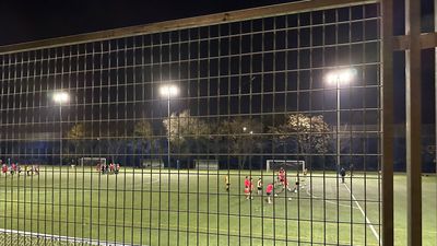 Se hace la luz, definitivamente, en el campo de fútbol de Butarque, en Villaverde