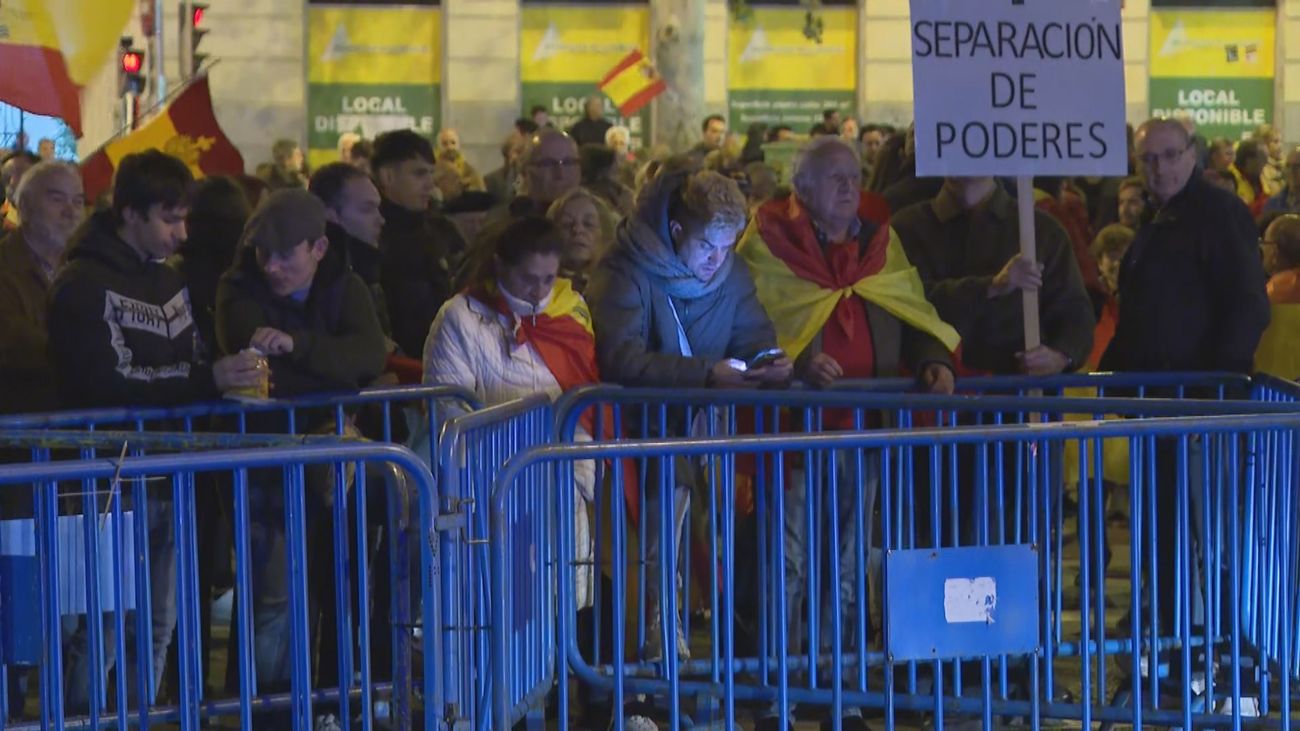 Protestas contra la amnistía en la calle Ferraz