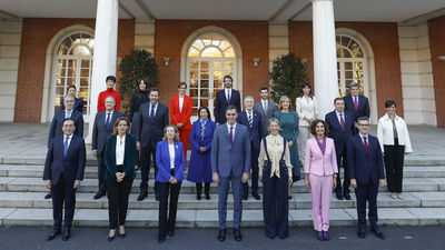 Pedro Sánchez preside en Moncloa la foto oficial del segundo Gobierno de coalición