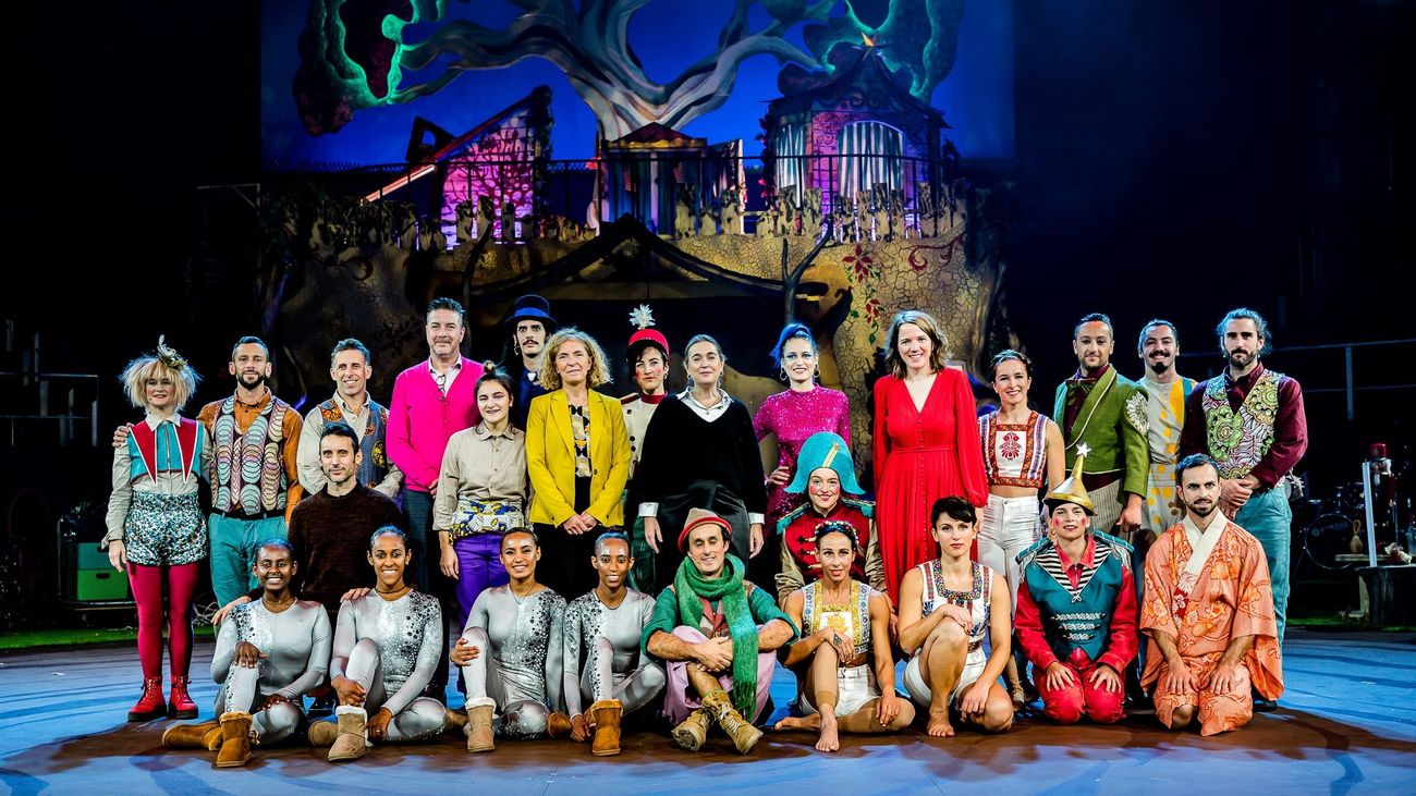 El Circo Price recorre todos los rincones del mundo para celebrar la Navidad