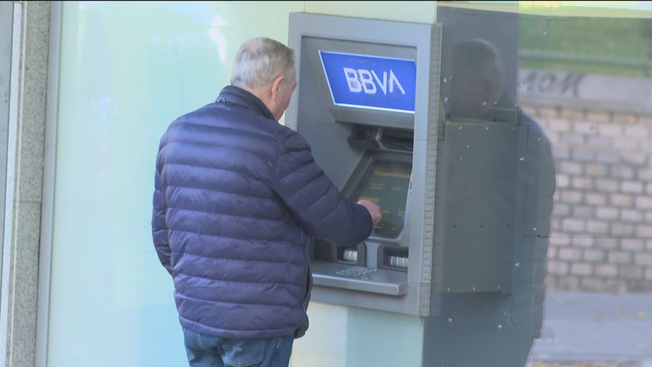 Los vecinos de Aluche detienen a un ladrón tras robarle 900 euros a un anciano