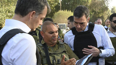 Sánchez recorre "sobrecogido" uno de los kibutzs atacados por Hamás el 7 de octubre