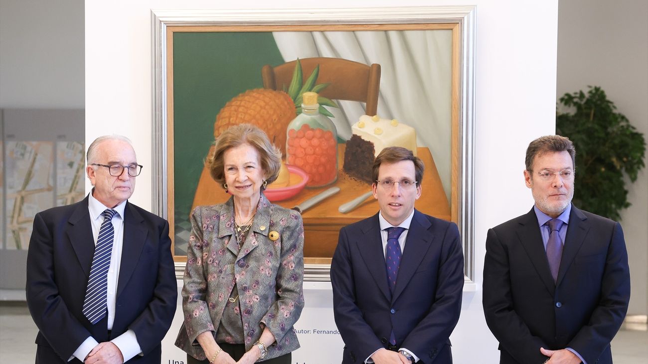 La reina Sofía y el alcalde de Madrid inauguran el belén del Palacio de Cibeles