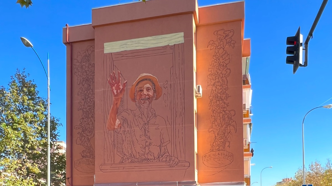 'Buen día', mural en ejecución en Fuenlabrada, obra de Juandrés Vera