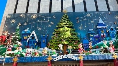 'Los Cortygatos' y sus amigos del bosque ponen el árbol en Madrid