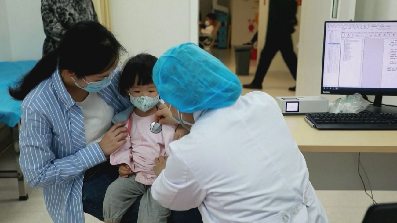 China informa de un aumento de enfermedades respiratorias infantiles, pero  descarta patógenos inusuales