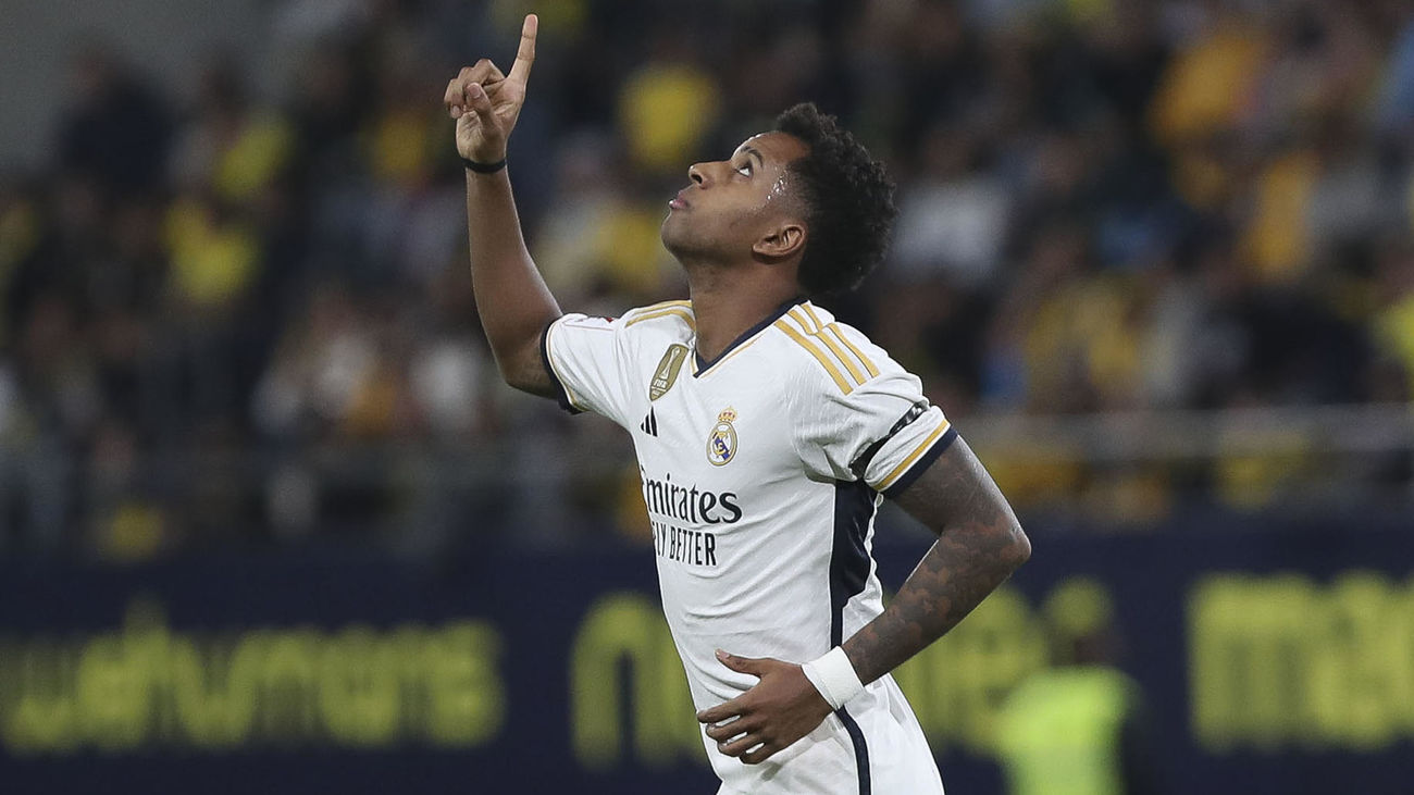Rodrygo y Bellingham colocan líder al Real Madrid tras ganar 0-3 al Cádiz