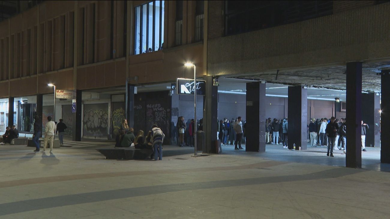 Los bajos de Azca: centro financiero de día y zona conflictiva de noche