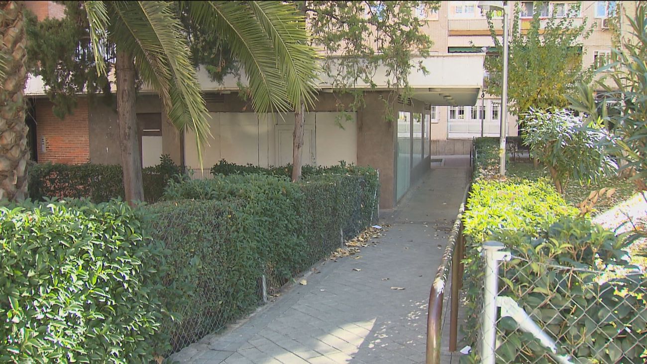 El barrio de Santiago Apóstol, en Manoteras, se queda sin entidades bancarias