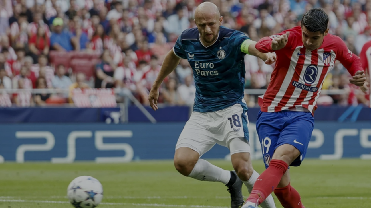 Morata ante el Feyenord