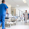 Los celadores de los hospitales madrileños, a la vanguardia en la atención a los pacientes