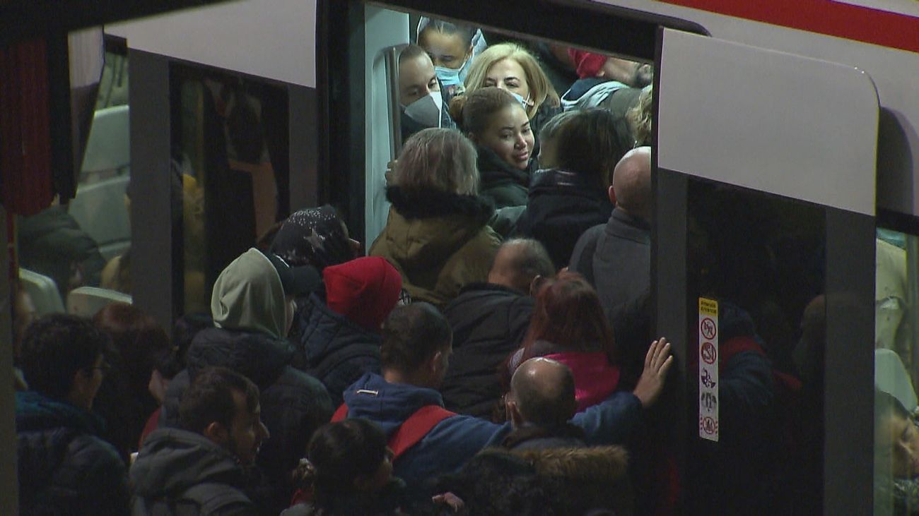 Ayuso sobre el caos en Cercanías: "Tienen secuestrados a los madrileños"