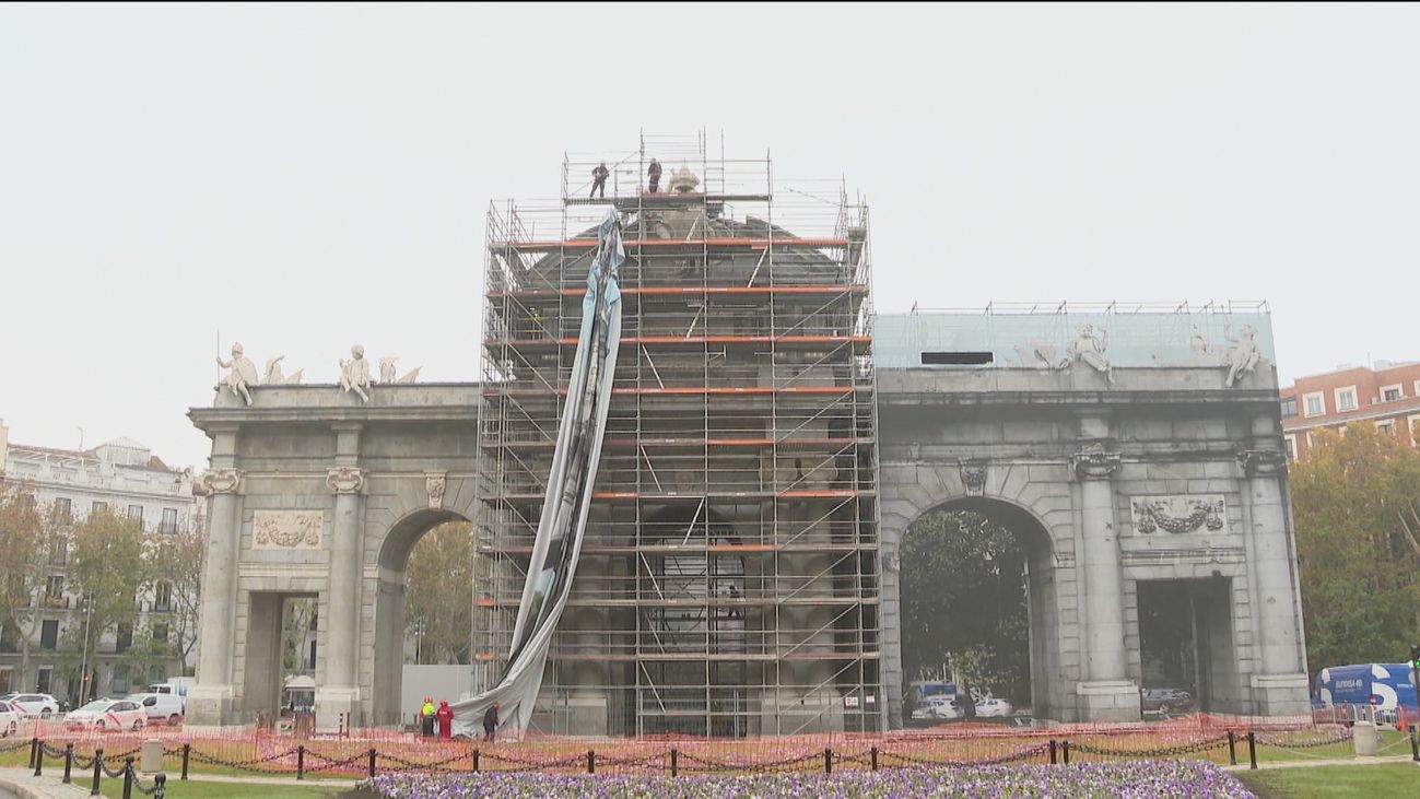La Puerta de Alcalá, cada vez más cerca de ver la luz después de la restauración