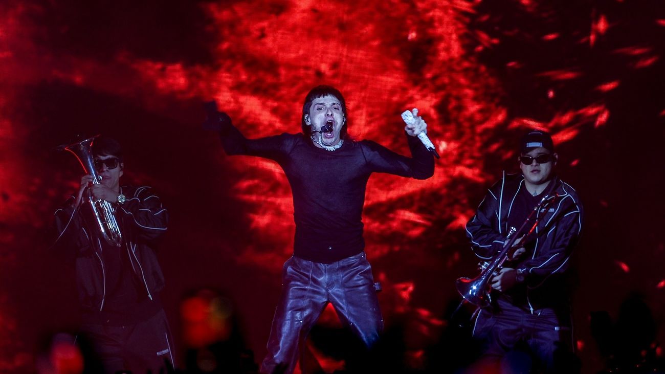 El cantante mexicano Peso Pluma Pluma durante una actuación en el Wizink Center de Madrid