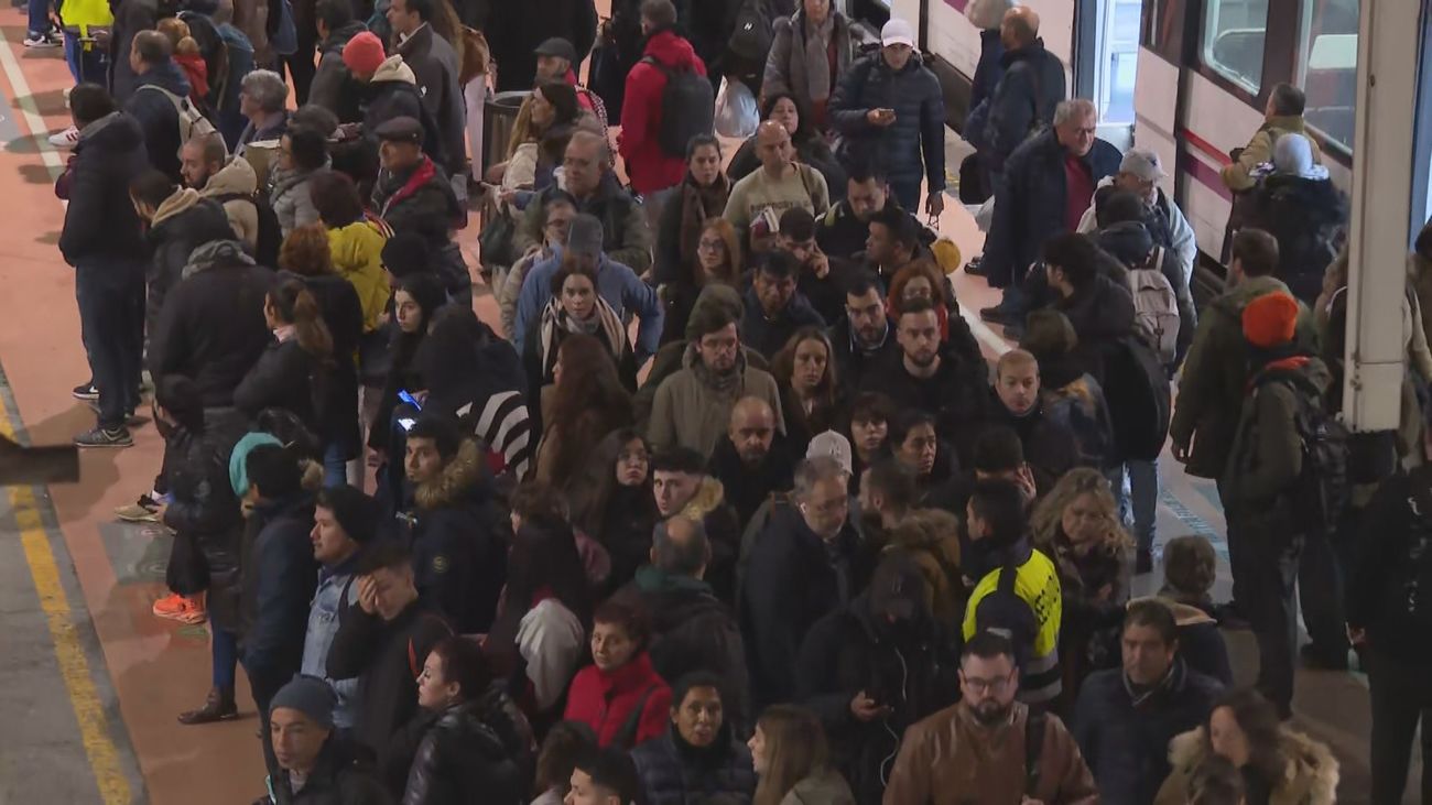 Varias líneas de Cercanías siguen afectadas por la limitación al tráfico en el túnel de Recoletos