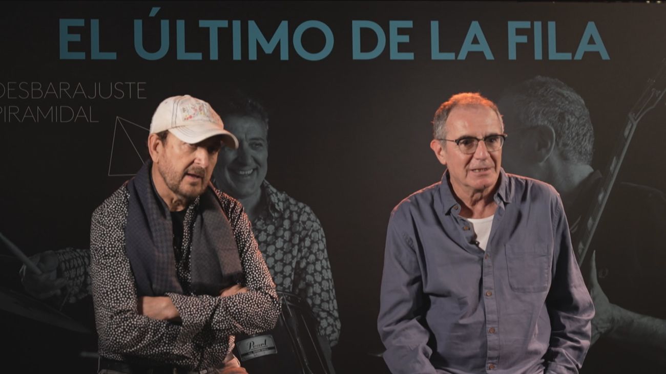 El último de la fila presentan  su 'Desbarajuste piramidal'