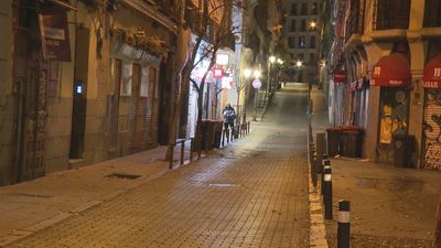 Dos jóvenes apuñalados leves por sendos robos en Malasaña: se investiga como ataque entre bandas