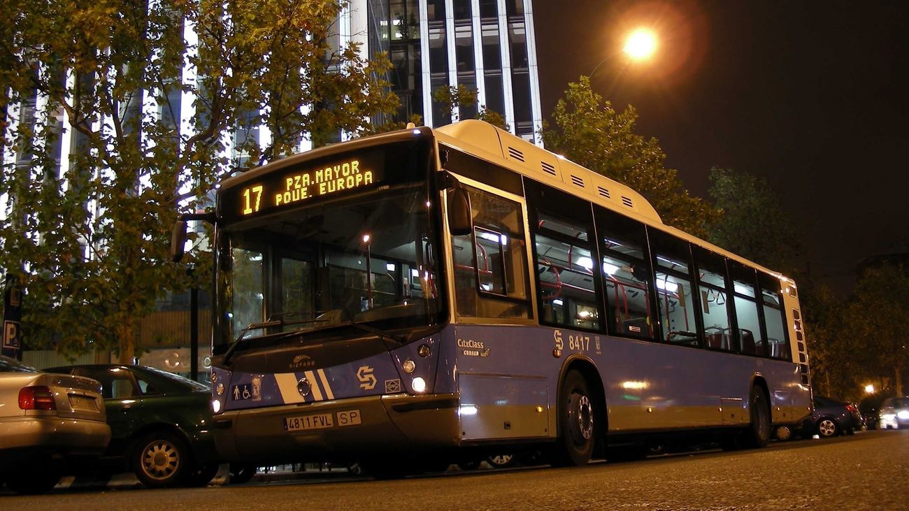 Autobús nocturno de la Empresa Municipal de Transportes (EMT)