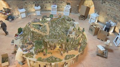 Un enorme belén circular dentro de la Montaña de los Gatos de El Retiro