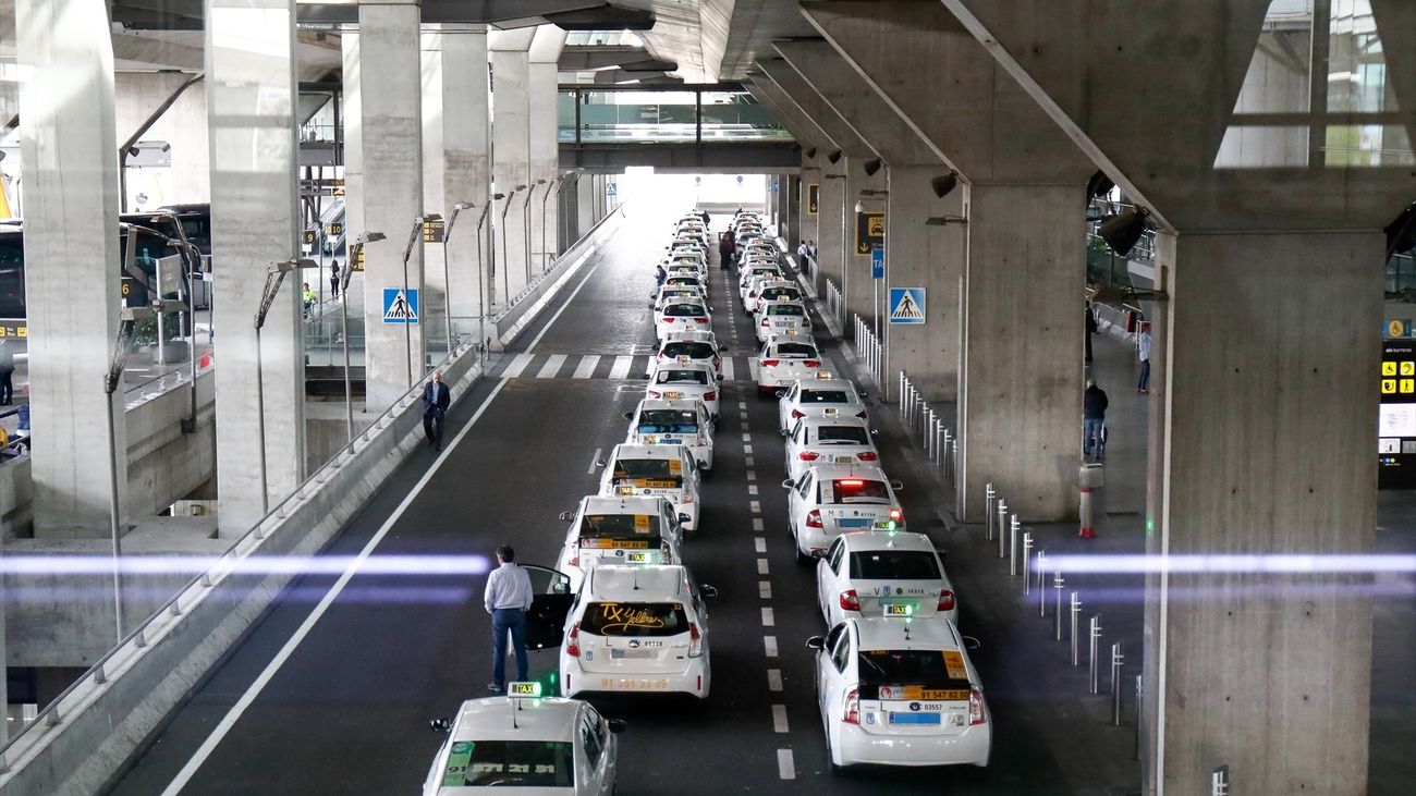 La Federación Profesional del Taxi convoca una movilización el día 20 tras las 8.500 licencias de VTC a Cabify