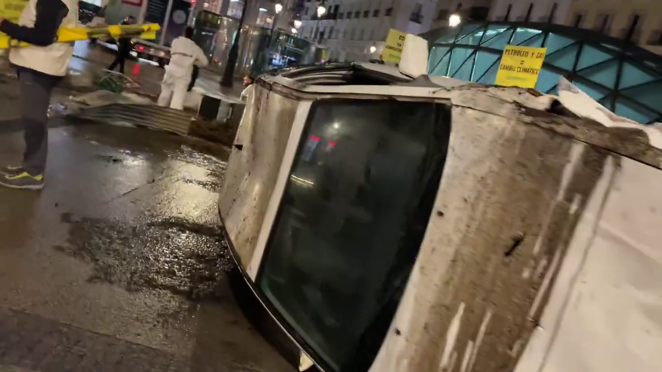 Greenpeace recrea un "desastre climático" en la Puerta del Sol