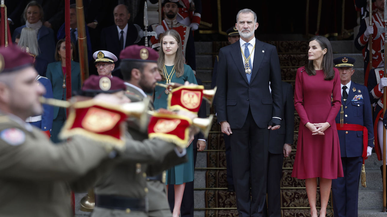 Un desfile militar cierra la sesión solemne de apertura de legislatura