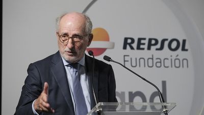 Repsol avisa: "Si tenemos impuestos que no tienen Portugal ni Francia, nuestra decisión será irnos allí"