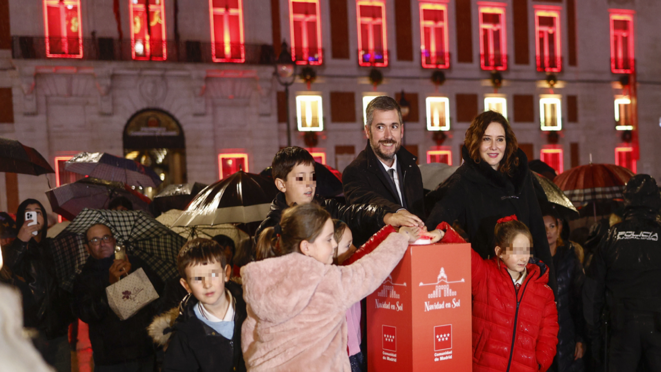 Espectáculo inédito de luces de Navidad en la Puerta del Sol