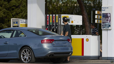 La gasolina sube en España a 1,67 euros el litro y encadena tres meses al alza
